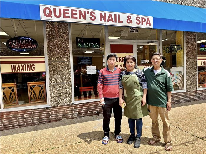Mini-Façade Grant awarded to Queen’s Nail & Spa Salon